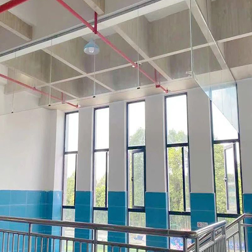 擋煙垂壁和垂簾的主要材料(圖1) 學校擋煙垂壁.jpg